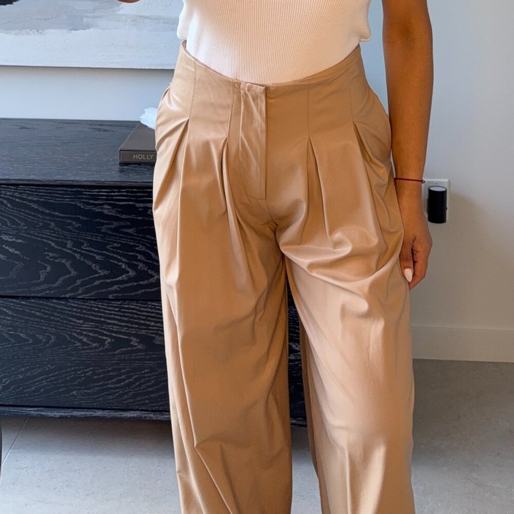 SEEK THE LABEL/SOFT VEGAN LEATHER/PLEATED TROUSERS/NUDE/SIZE: SMALL